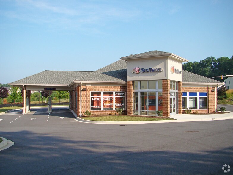 More Photos Of 7405 Maple Lawn Blvd, Fulton Bank For Lease