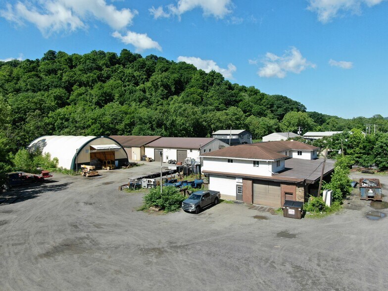 More Photos Of 740 Greensburg Rd, New Kensington Warehouse For Lease