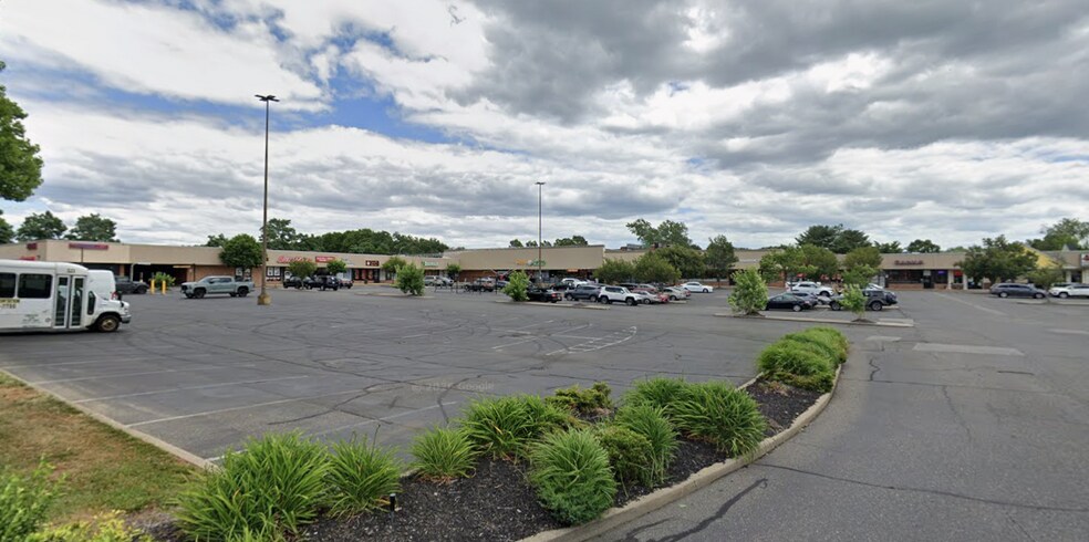 More Photos Of 846-900 Middle Country Rd, Middle Island, Middle Island Storefront For Sale