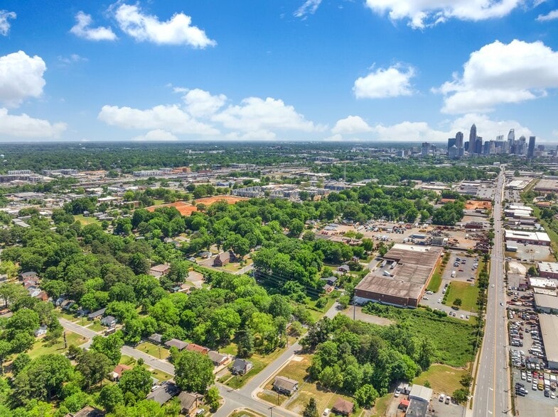 More Photos Of 2908-2918 N Graham St, Charlotte Warehouse For Lease