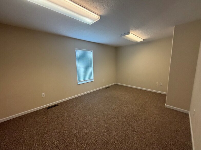 More Photos Of 730 E Second St, Blue Ridge Office For Sale