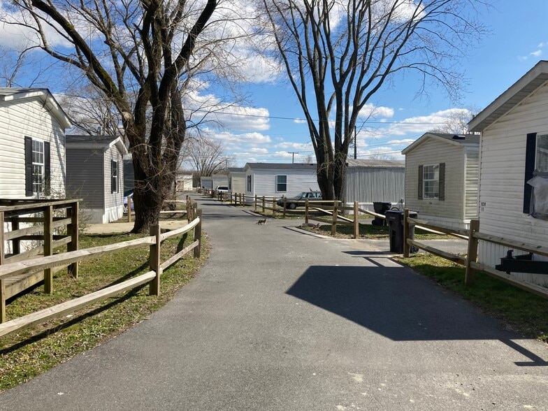 Primary Photo Of 11180 Warwick Ln, Princess Anne Manufactured Housing Mobile Home Park For Sale