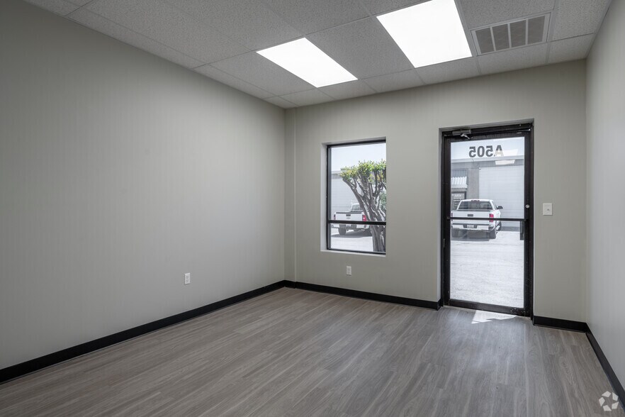 More Photos Of 501 W Powell Ln, Austin Unknown For Lease