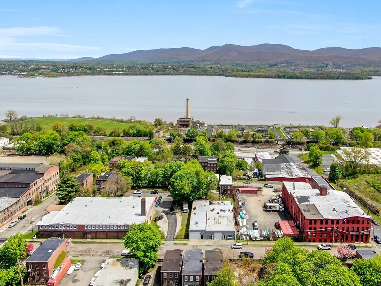 More Photos Of 24 Johnes St, Newburgh Light Manufacturing For Lease