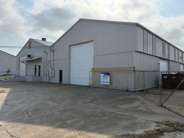 More Photos Of 3024 Commerce St, Port Arthur Warehouse For Sale