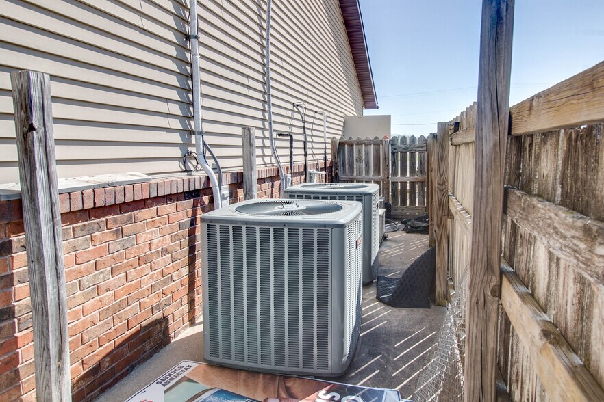 More Photos Of 15281 IL-109, Dow Specialty For Sale