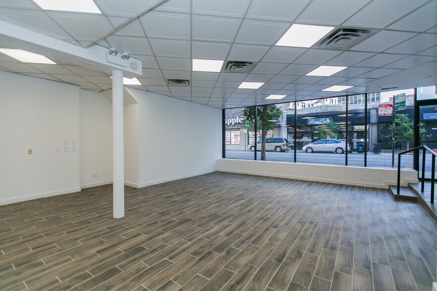 More Photos Of 2338 N Clark St, Chicago Storefront Retail Residential For Lease