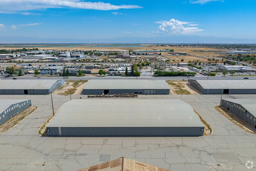 More Photos Of 120 Washington St, Bakersfield Warehouse For Lease