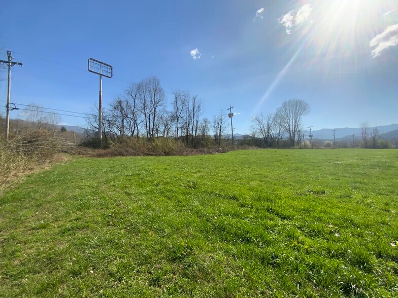 More Photos Of 128 Main St, Andrews Storefront For Sale