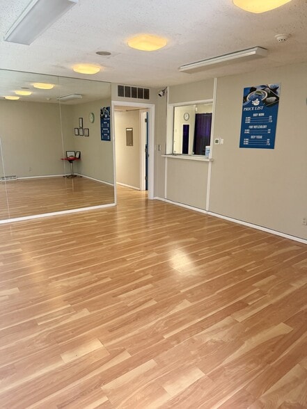 More Photos Of 369 W Blackwell St, Dover Office For Lease