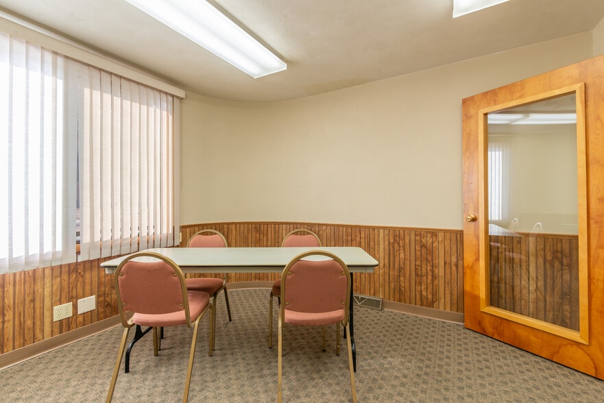 More Photos Of 210 W Spring St, Freeport Office For Sale