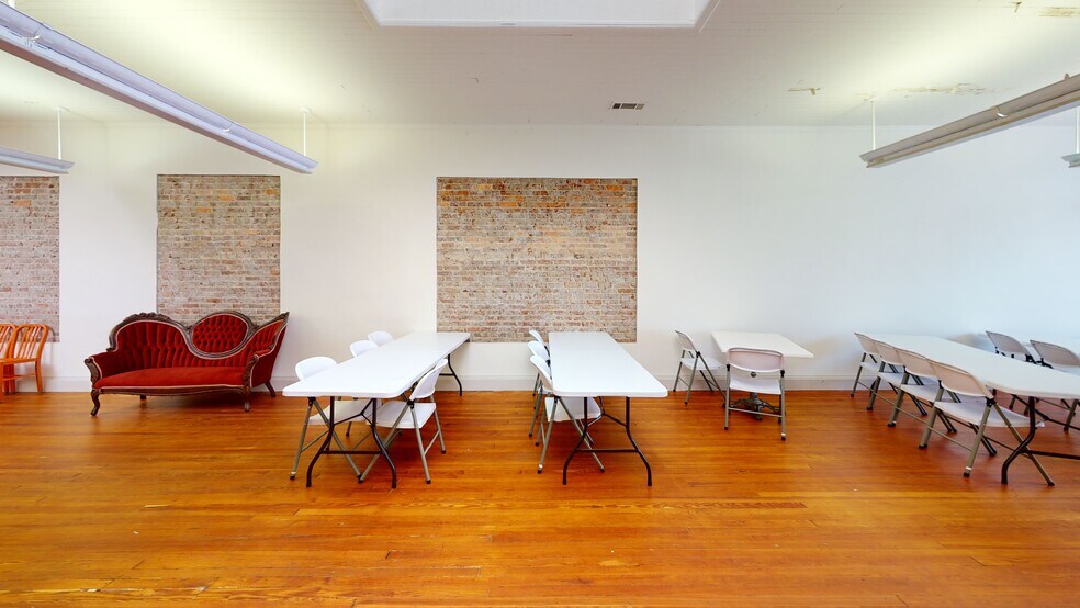 More Photos Of 117 12th St, Columbus Restaurant For Lease