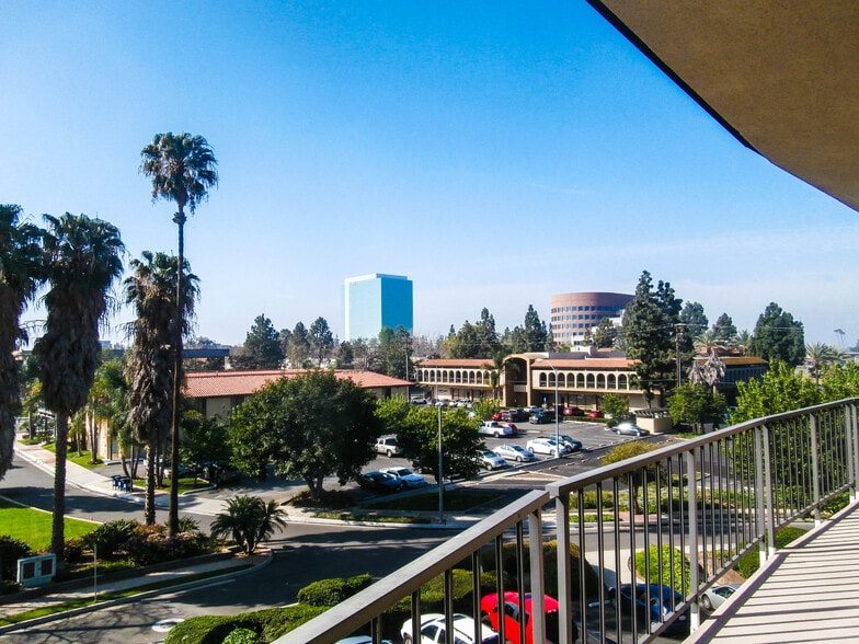 More Photos Of 540 N Golden Circle Dr, Santa Ana Office For Lease