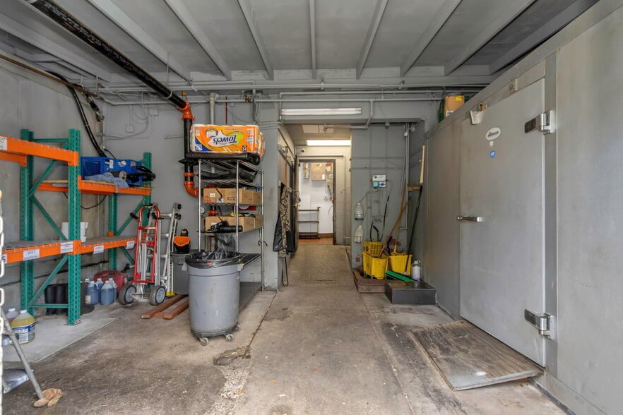 More Photos Of 2901 Tyrone Blvd, Saint Petersburg Restaurant For Sale