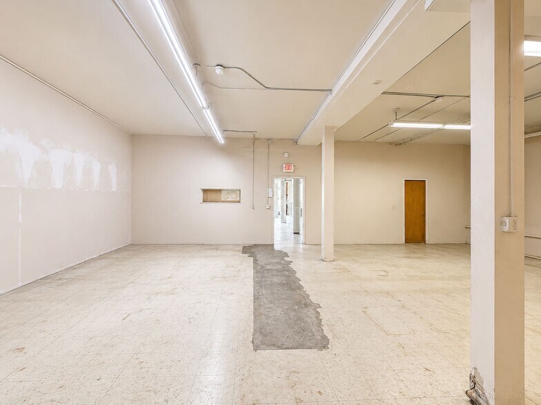More Photos Of 1404-1406 Southfield Rd, Lincoln Park Office Residential For Lease