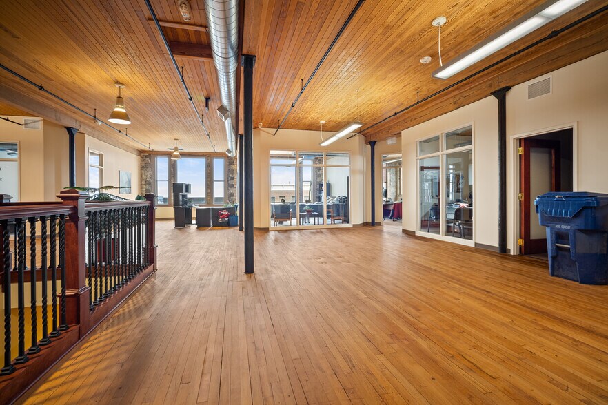 More Photos Of 211 N Franklin St, Port Washington Office For Lease