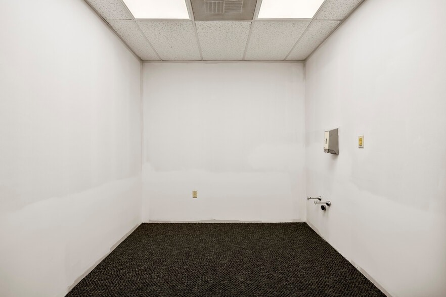 More Photos Of 2 Chelsea Pl, Clifton Park Medical For Sale