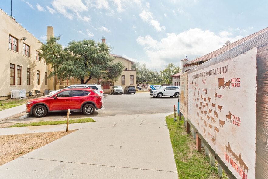 More Photos Of 131 E Exchange Ave, Fort Worth Office Residential For Lease