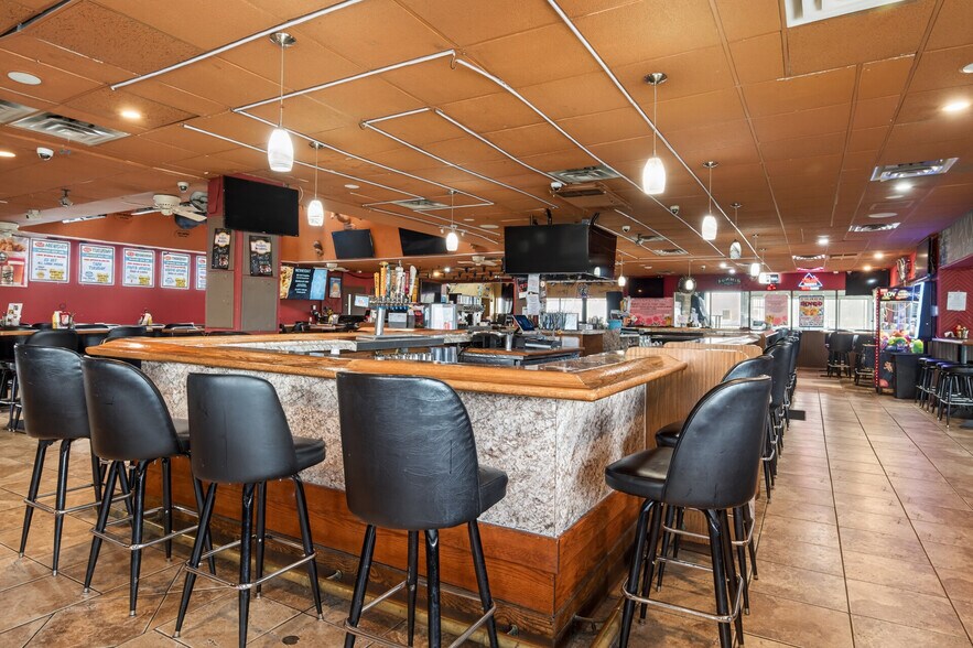 More Photos Of 17646 NE Central Ave, Ham Lake Restaurant For Sale