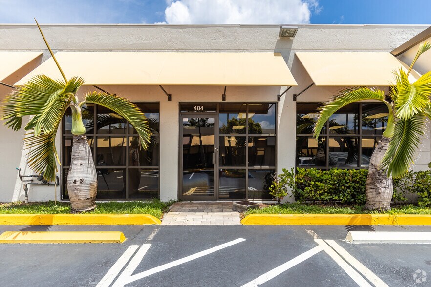 More Photos Of 4101 Ravenswood Rd, Dania Beach Office For Lease