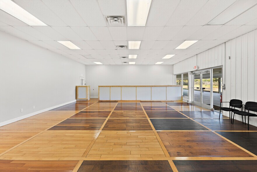 More Photos Of 1251 Montvue Rd, Kingsport Warehouse For Sale