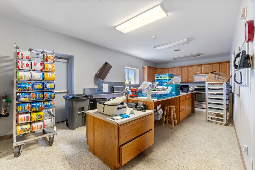 More Photos Of 185 Rebecca St, Gentry Office For Lease