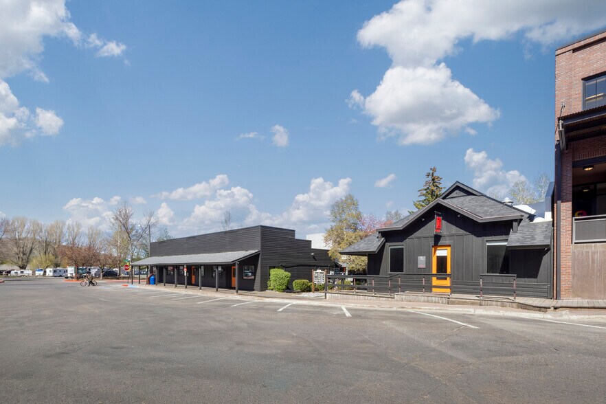 More Photos Of 180 Center St, Jackson Showroom For Lease