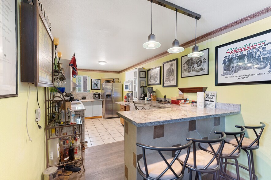 More Photos Of 518 National St, Belle Fourche Hotel For Sale