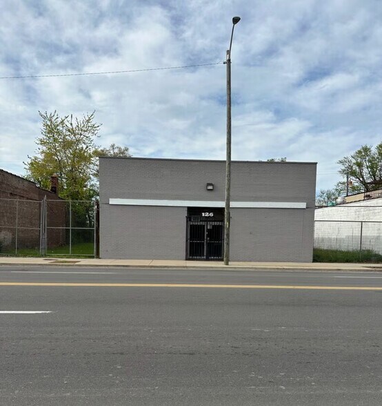 Primary Photo Of 126 W 7 Mile Rd, Detroit Storefront For Sale