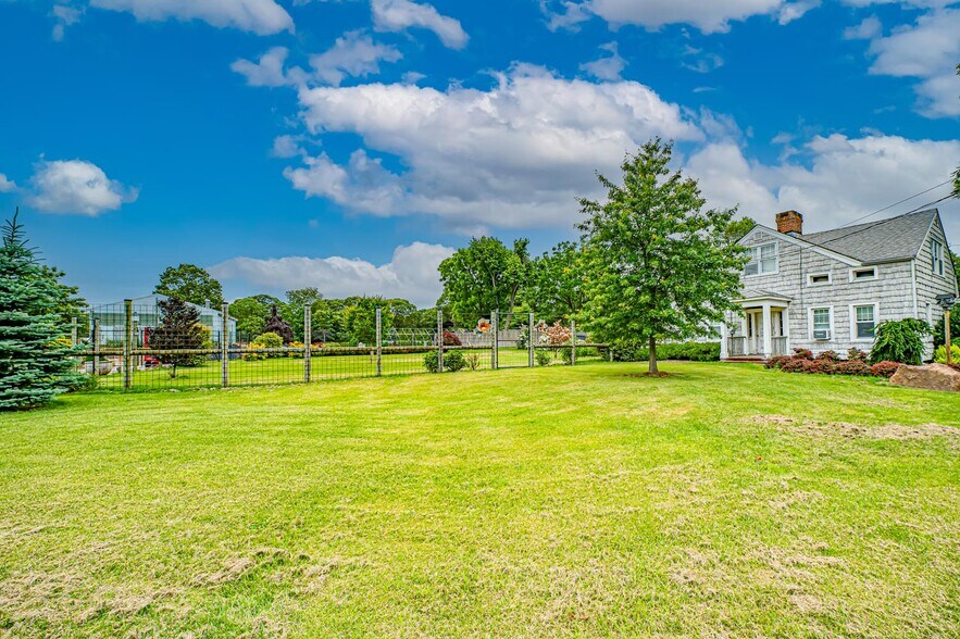 More Photos Of 185 N Country Rd, Mount Sinai Garden Center For Sale