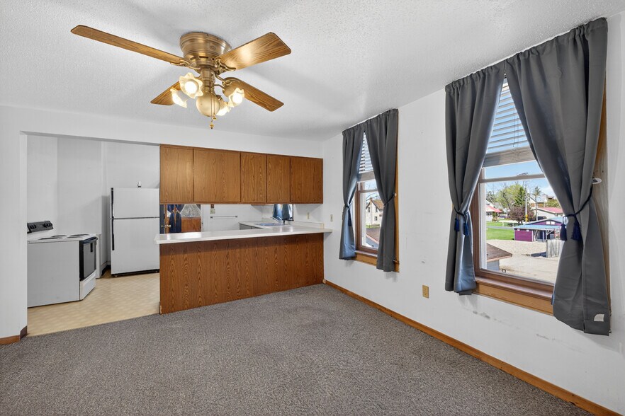 More Photos Of S101 S Main St, Nelson General Retail For Sale