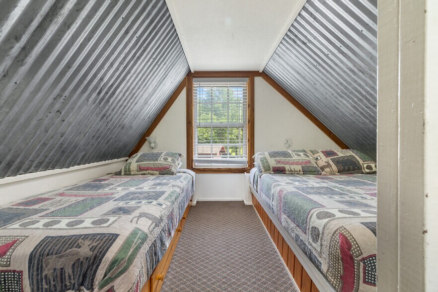 More Photos Of 621 Court St, Jasper Trailer Camper Park For Sale