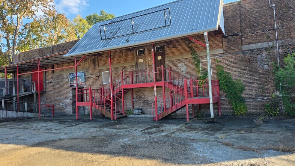 More Photos Of 515 S Railroad Blvd, Mccomb Specialty For Sale