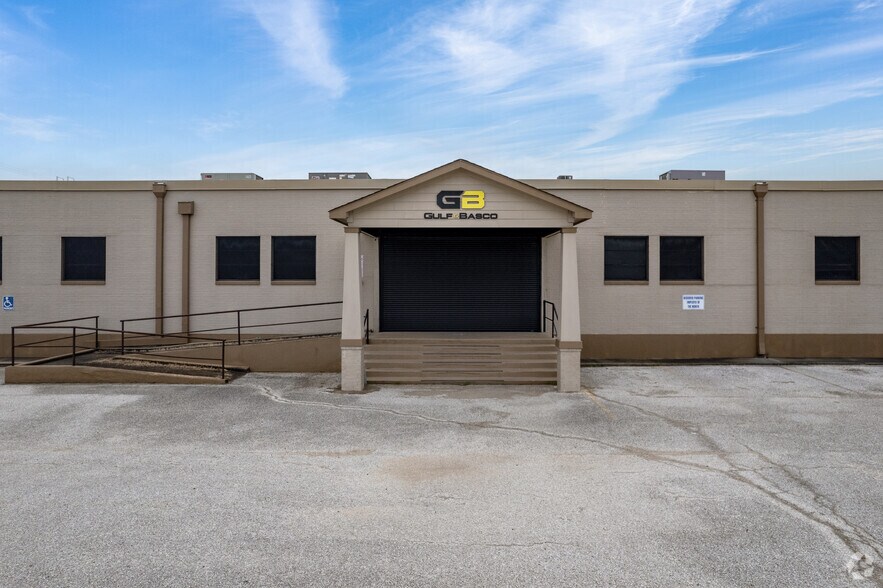 More Photos Of 2425 Broad St, Houston Warehouse For Lease