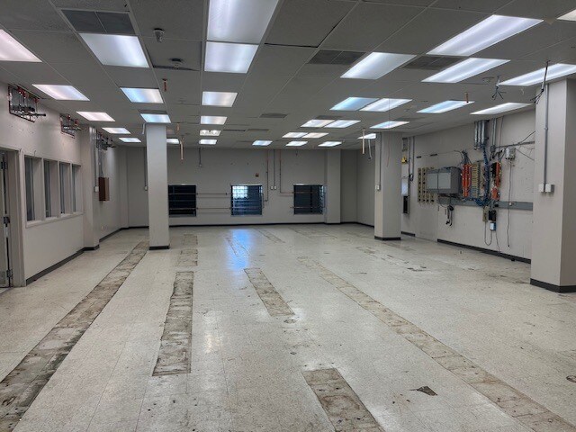 More Photos Of 7459 W 79th St, Bridgeview Warehouse For Lease
