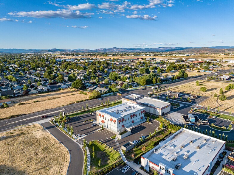 More Photos Of 4801 Biddle Rd, Central Point Office For Lease