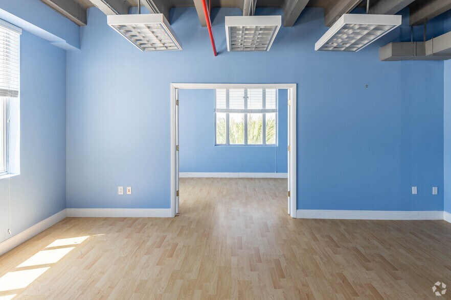 More Photos Of 420 Lincoln Rd, Miami Beach Loft Creative Space For Lease