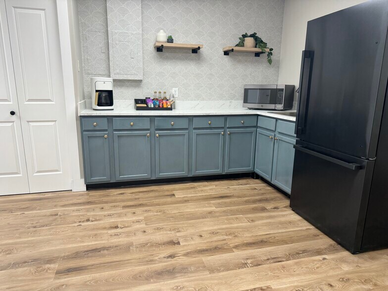 More Photos Of 105 Lewis St, Fort Walton Beach Coworking Space