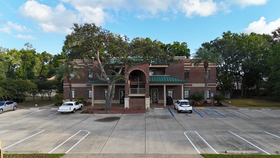 More Photos Of 2556 Marcia Ct, Biloxi Medical For Lease