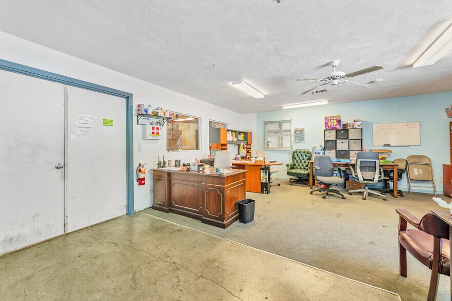 More Photos Of 4344 Arnold Ave, Naples Warehouse For Sale