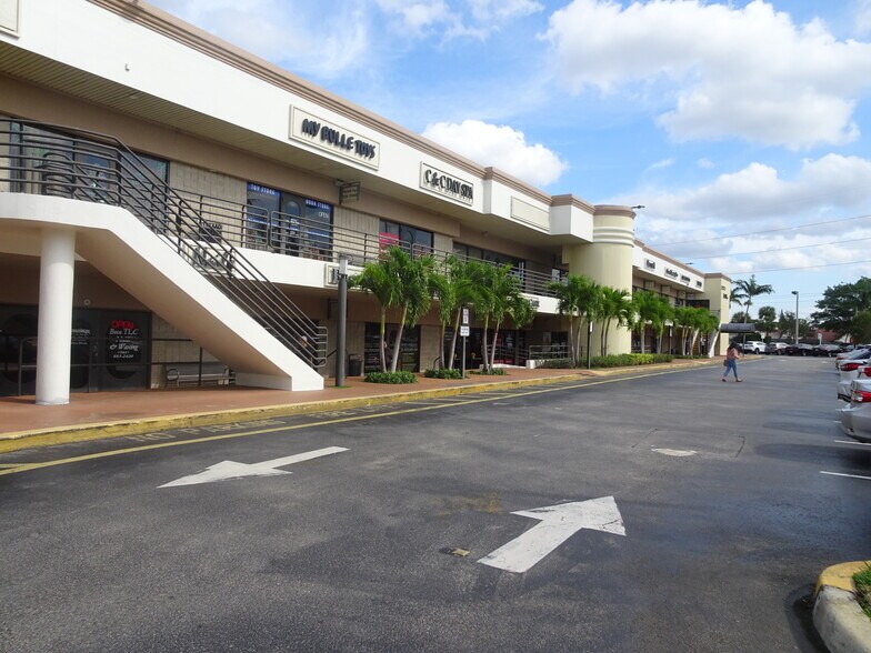 More Photos Of 21065-21073 Powerline Rd, Boca Raton General Retail For Lease