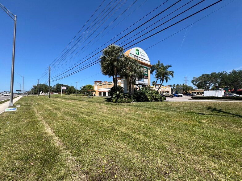 More Photos Of 13505 Icot Blvd, Clearwater Unknown For Lease