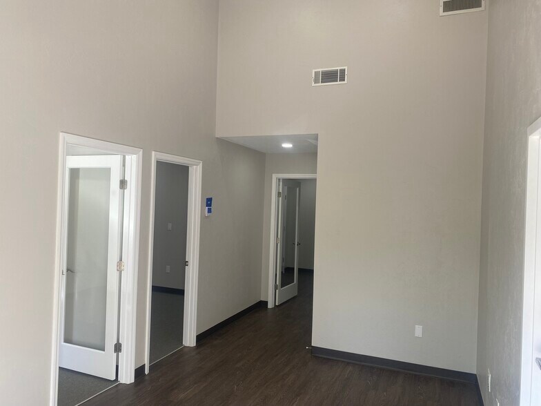 More Photos Of 4609 NW 6th St, Gainesville Warehouse For Lease