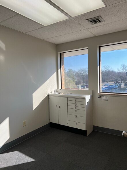 More Photos Of 4656 W Jefferson Blvd, Fort Wayne Unknown For Lease