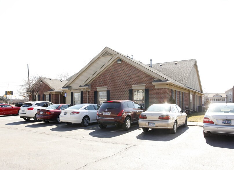 More Photos Of 707 E Maple Rd, Troy Office For Lease