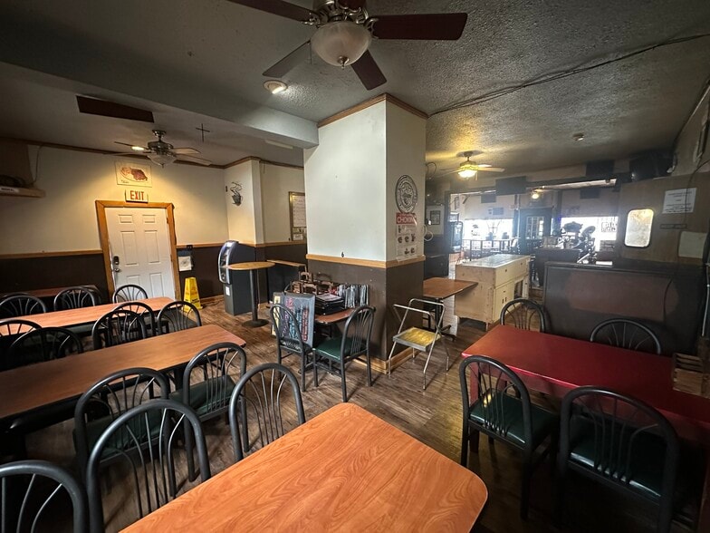 More Photos Of 2201 Hyde Park Blvd, Niagara Falls Restaurant For Sale