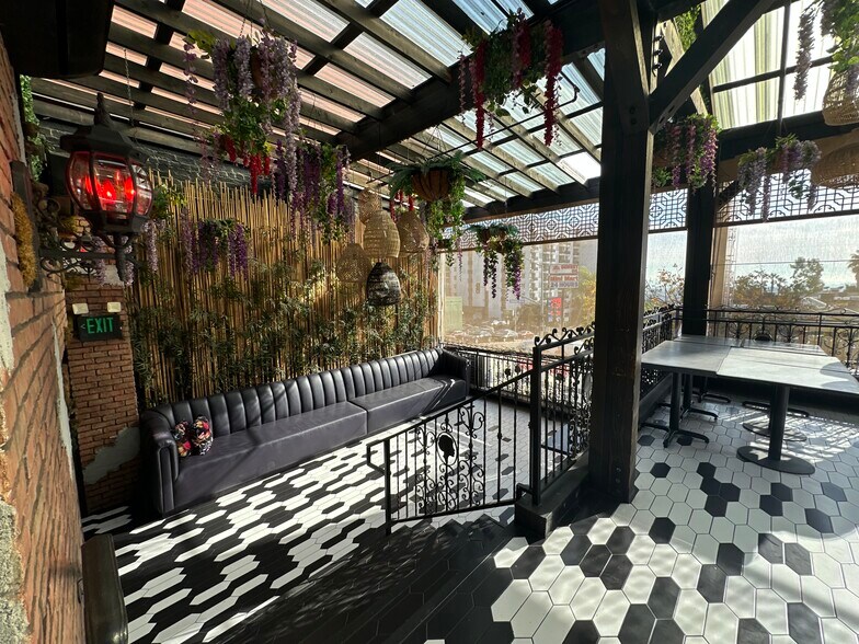 More Photos Of 8907-8917 W Sunset Blvd, West Hollywood Storefront For Lease