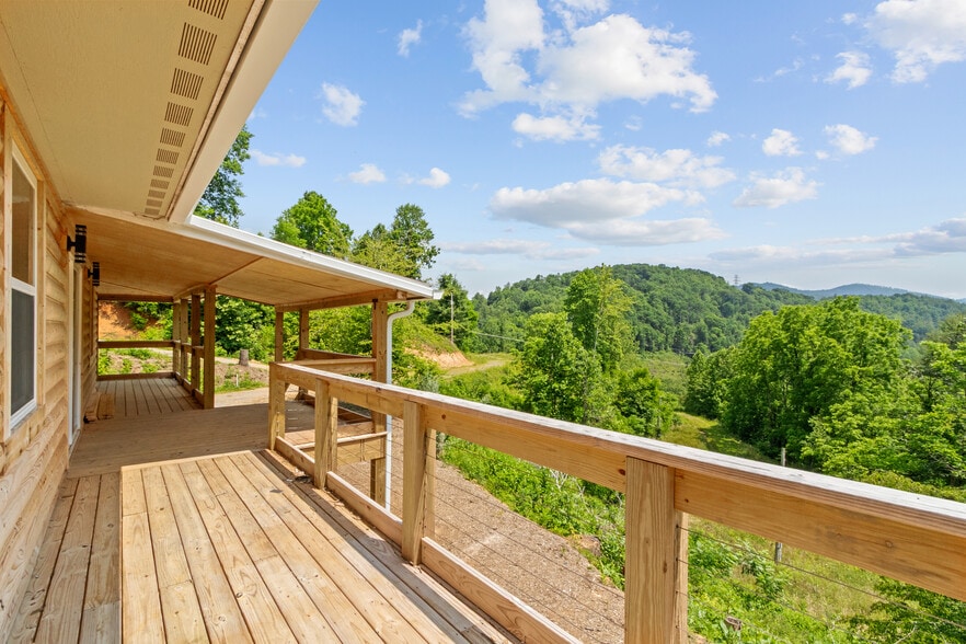 More Photos Of 137 Red Maple Ln, Burnsville Apartments For Sale