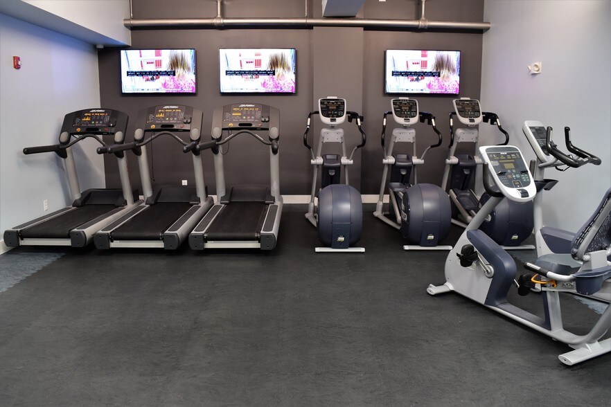 More Photos Of 101 S Elm St, Greensboro Office For Lease