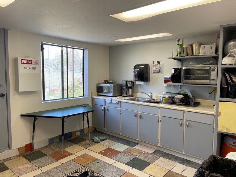 More Photos Of 2610 Daniel Ave, San Diego Light Distribution For Sale